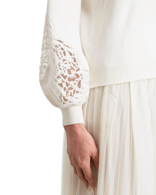 Twinset Maglia scollo V con ricami in tulle